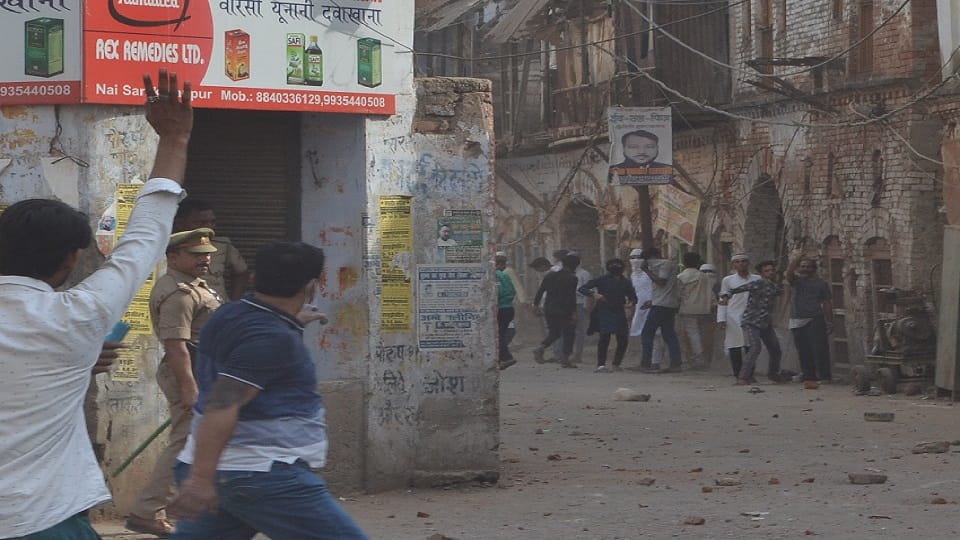 lathi charge and stone pelting in kanpur after namaz over bjp spokesperson nupur sharma remarks on prophet muhammad