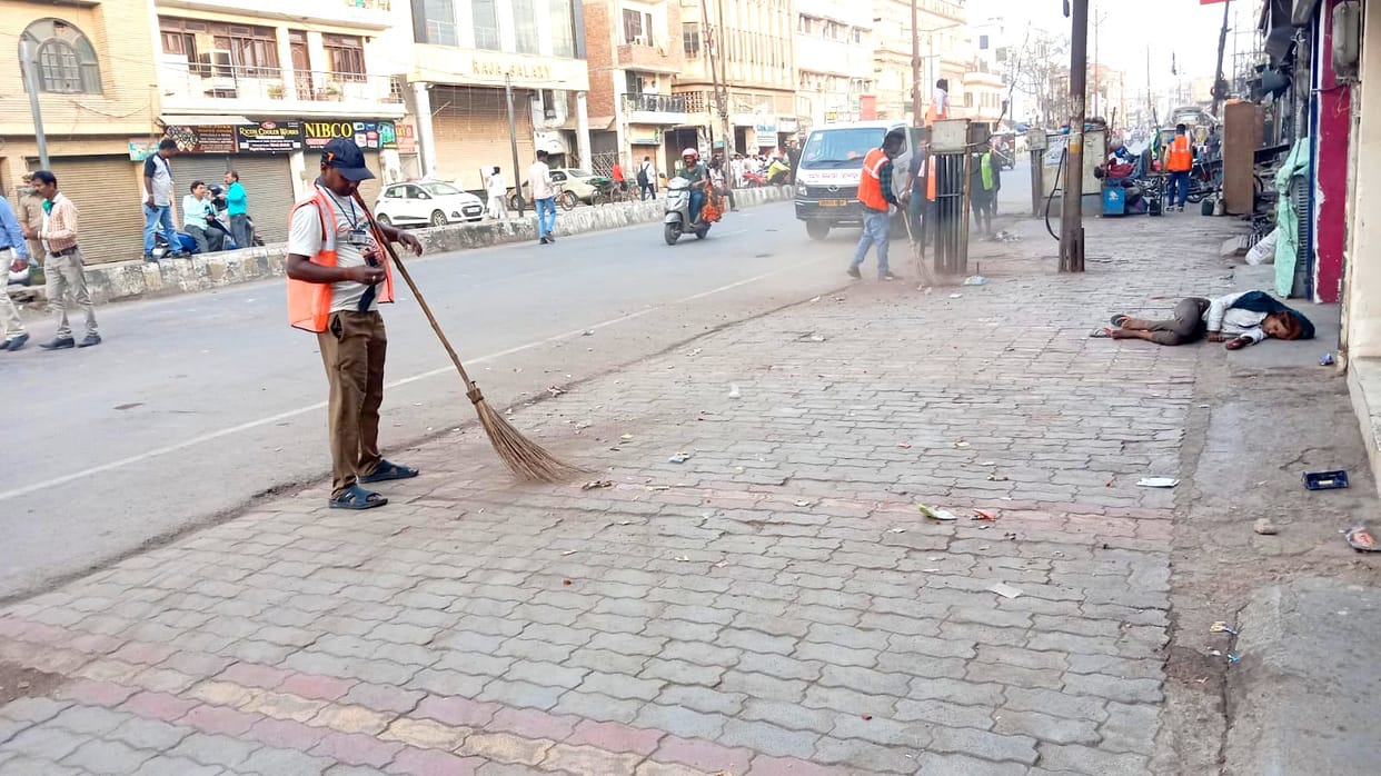 Cleanliness of two localities embroiled in border dispute Municipal Commissioner sought report
