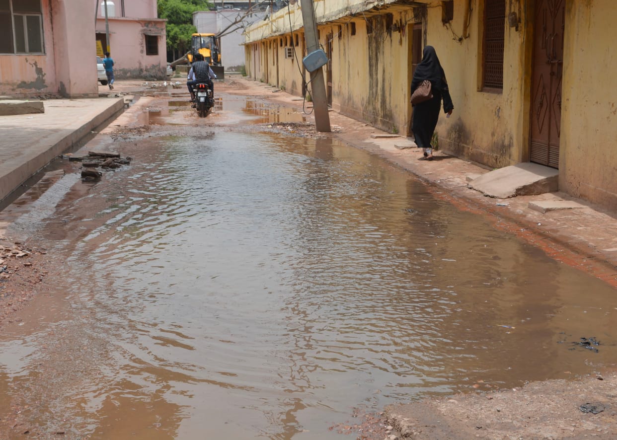 Patients troubled by dirt and waterlogging in the hospital