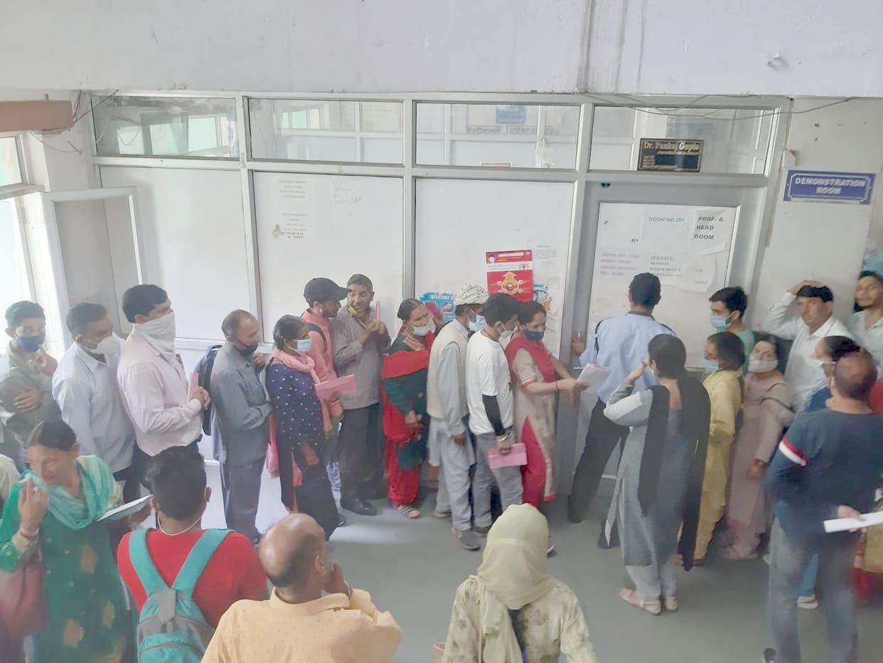 patient in que in medical college