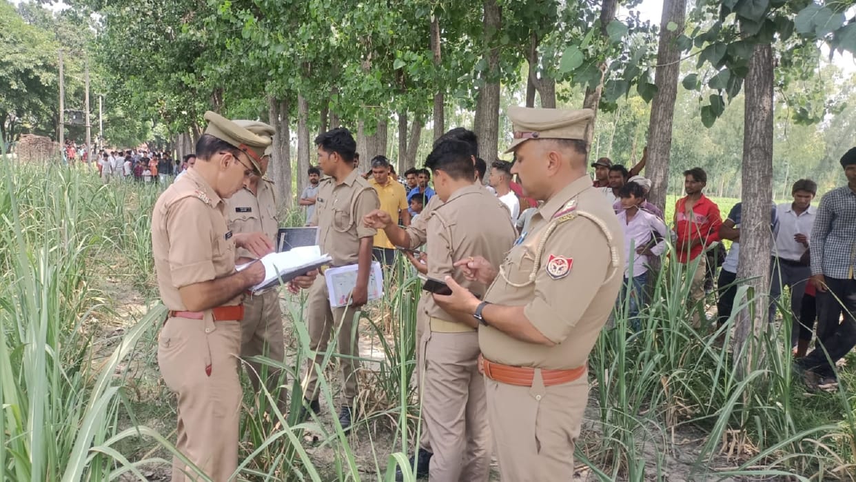 Woman dead body found In field in moradabad