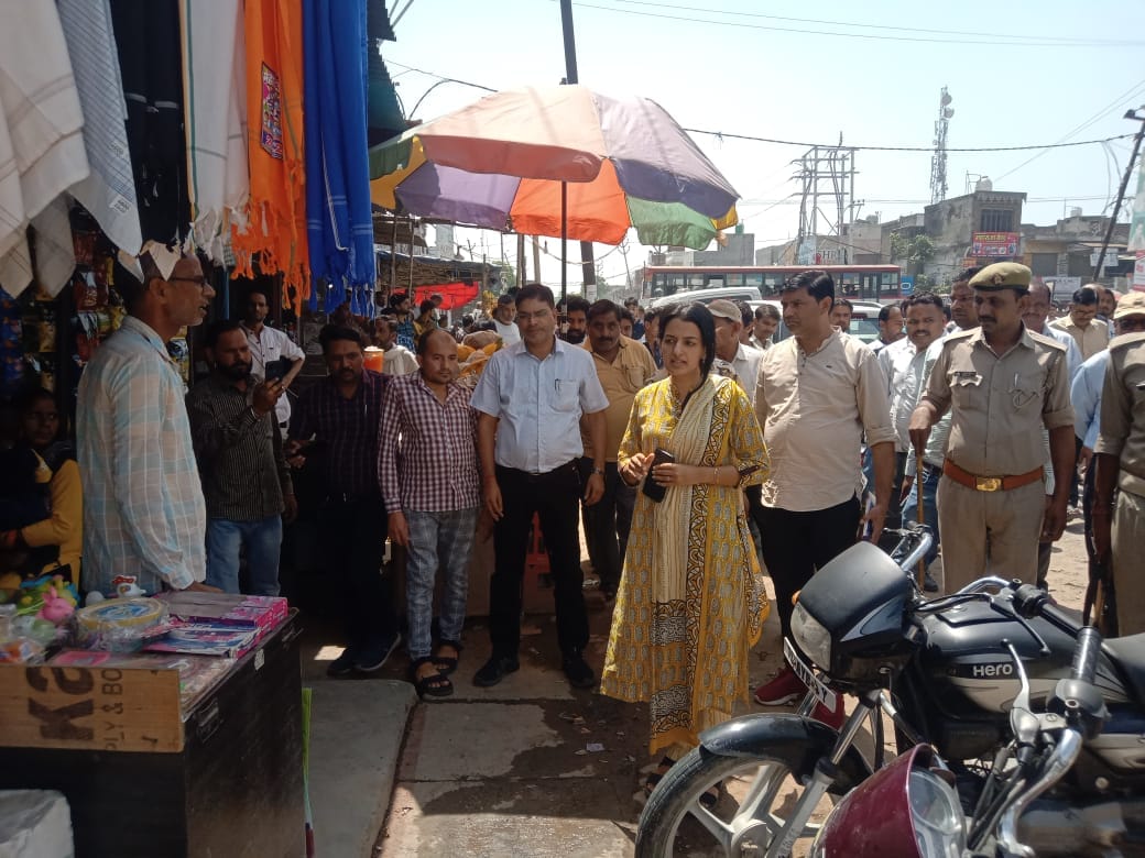 SDM warns shopkeepers to remove encroachment