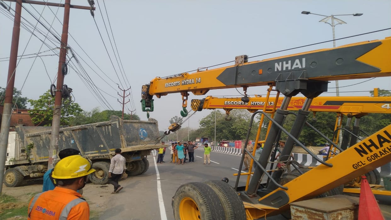 BIG Road Accident In Gorakhpur dumper crushed Many people