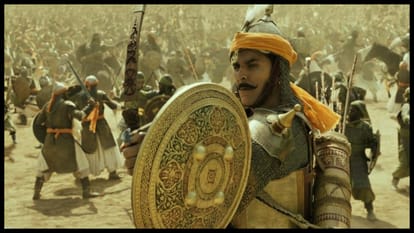 Samrat Prithviraj Movie Review and Rating in Hindi Akshay Kumar Chandra Prakash Dwivedi Manushi Chillar Yash Raj Films