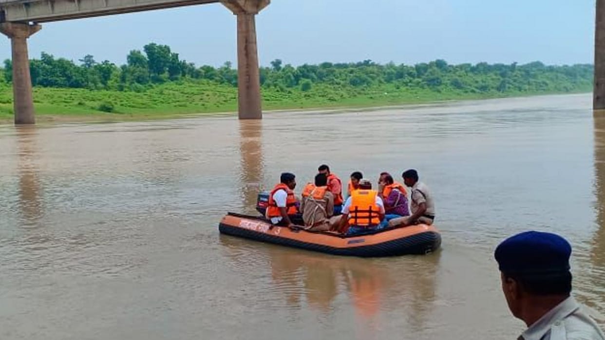 Rewa News: Three youths died due to boat capsizing in Tamas river, family members will get Rs 4 lakh assistance