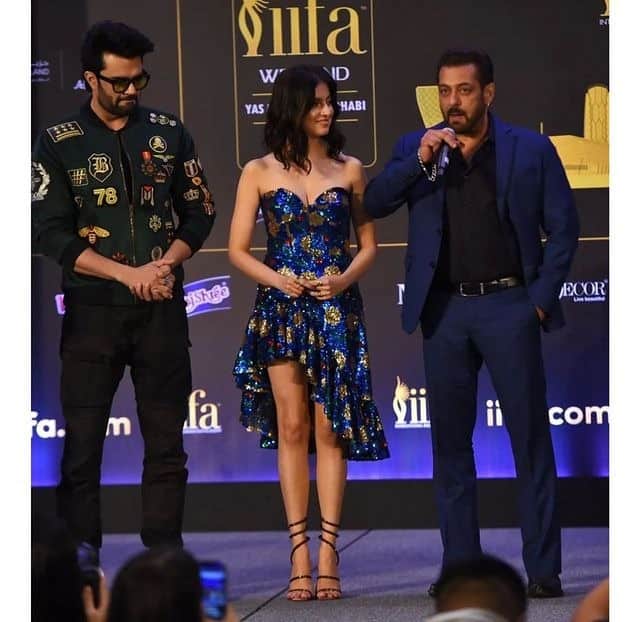 IIFA 2022 Salman Khan Seen With Divya Khosla Kumar in IIFA Awards News in Hindi