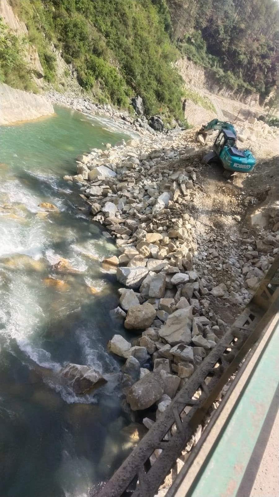 Road widening debris and boulders dumping in Yamuna river