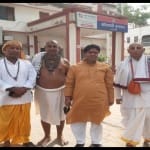 वृंदावन कोतवाली में संतों के साथ महेंद्र प्रताप सिंह (फाइल)