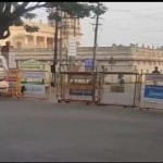 पुलिस ने लगाए बैरिकेट्स