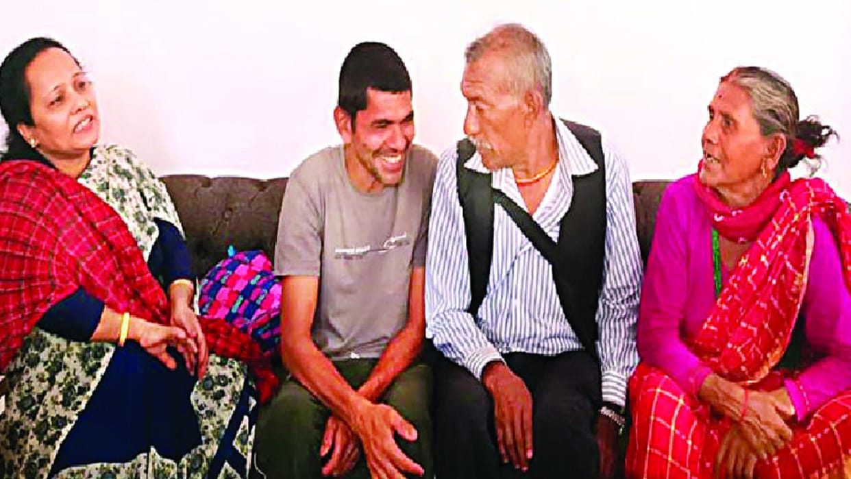 The son who strayed in search of a job met his mother after 27 years in dadri
