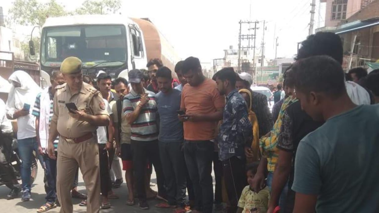 Hapur road accident 5 month old toddler and mother died