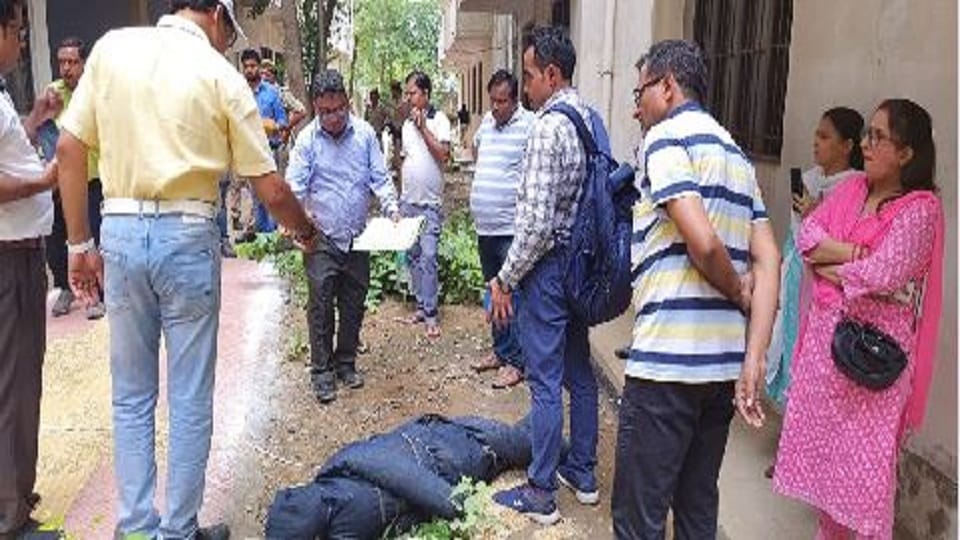 Forensic scientists repeated crime scene to find out secret behind death of class 12 student Rishabh in University Model School agra