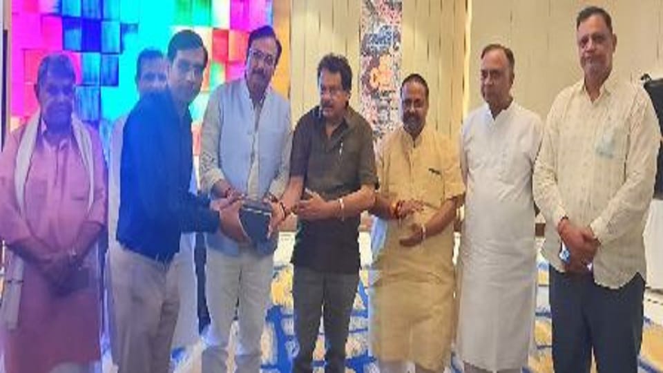 Ground Breaking Ceremony 11 entrepreneurs of agra honored invested 27 crores