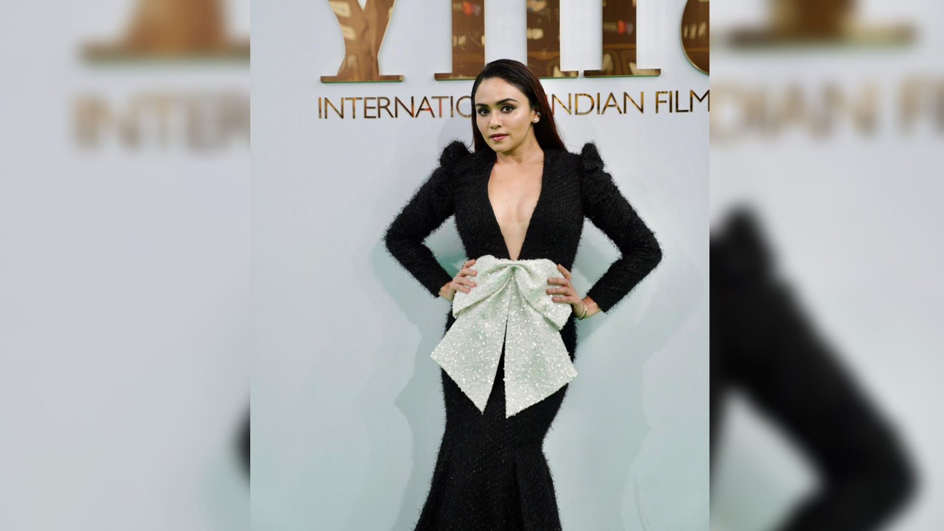 Ananya Pandey Sharvari Wagh salman khan vicky kaushal arrives at IIFA 2022 green carpet Celebrities look