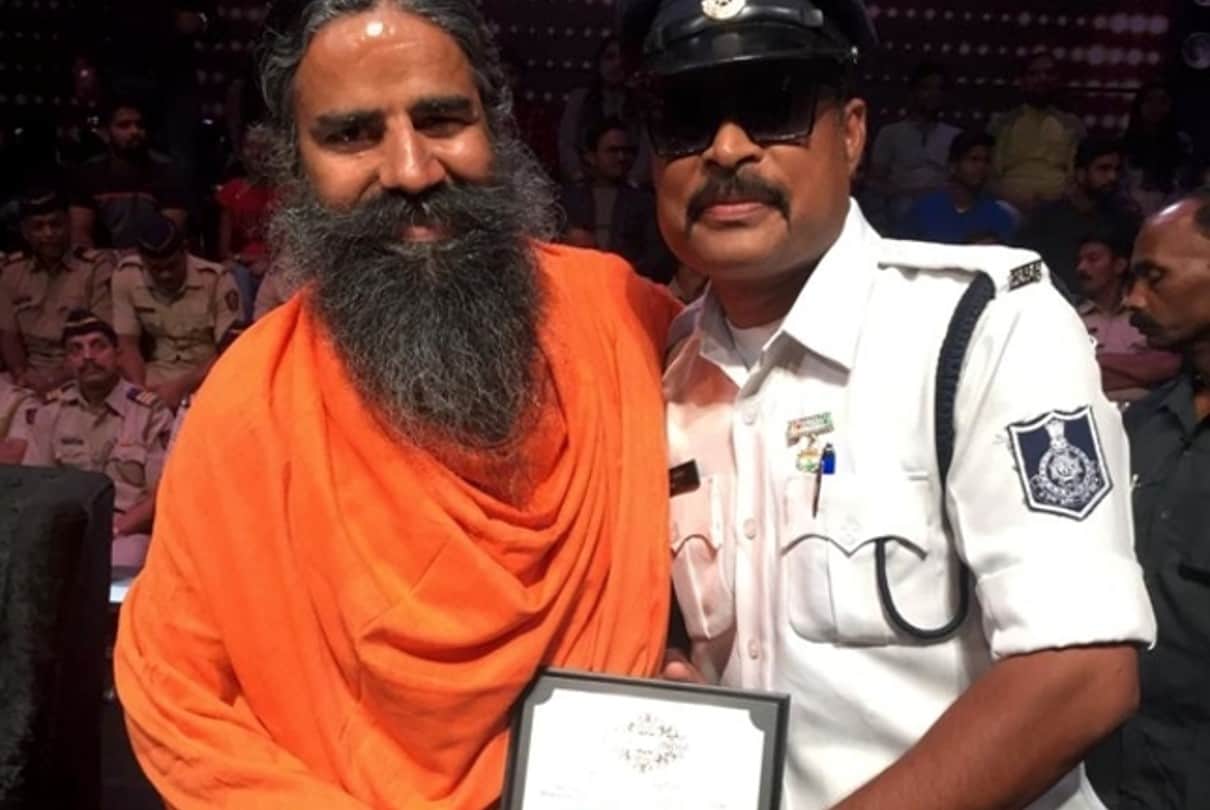 Indore News: Ranjeet Singh, who handled traffic while dancing, received Bharat Gaurav Award, 155 awards in 23 years of service