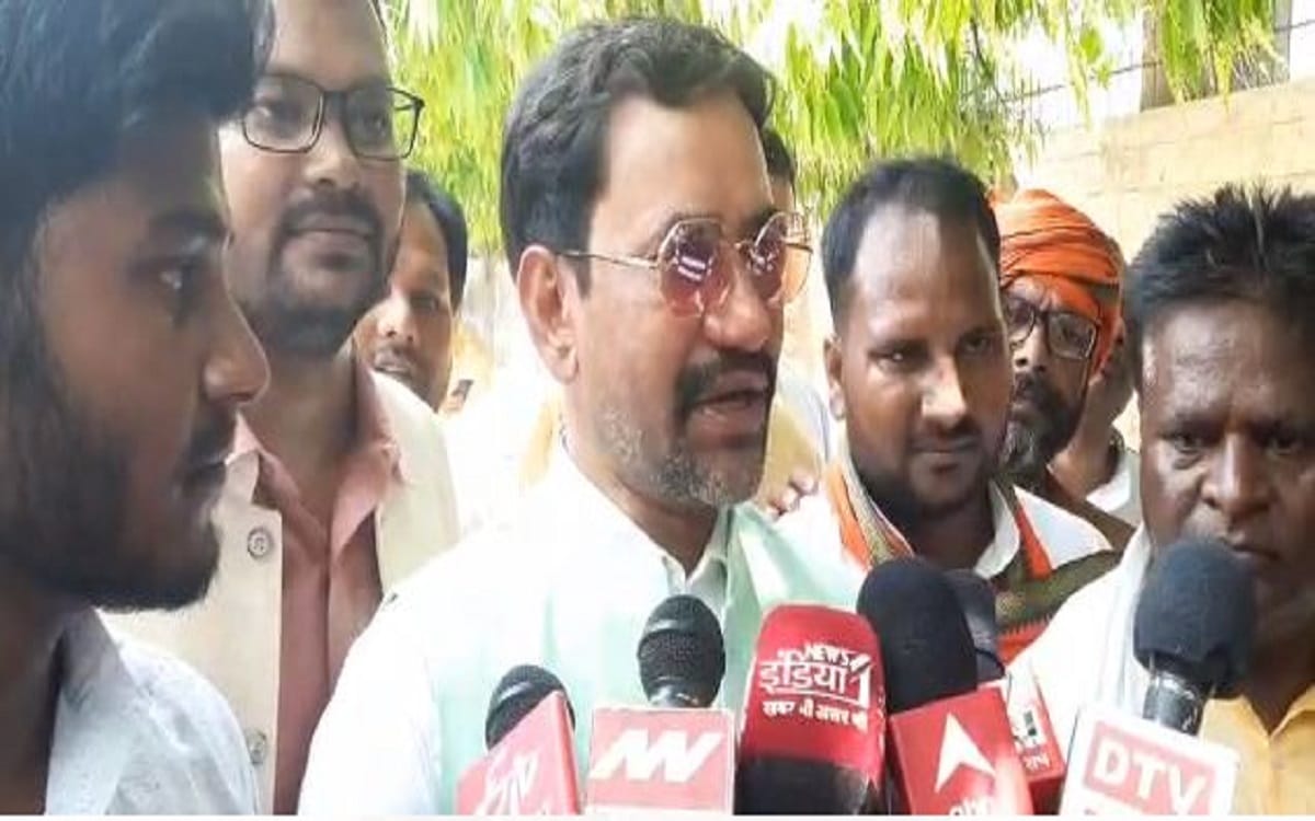 Azamgarh lok sabha By Election gathering of Bhojpuri cinestars in nomination of BJP candidate dinesh lal yadav  Nirahua Swatantra Dev Singh can also come