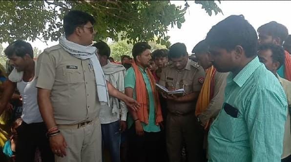 hardoi news,Student's body found hanging on the noose
