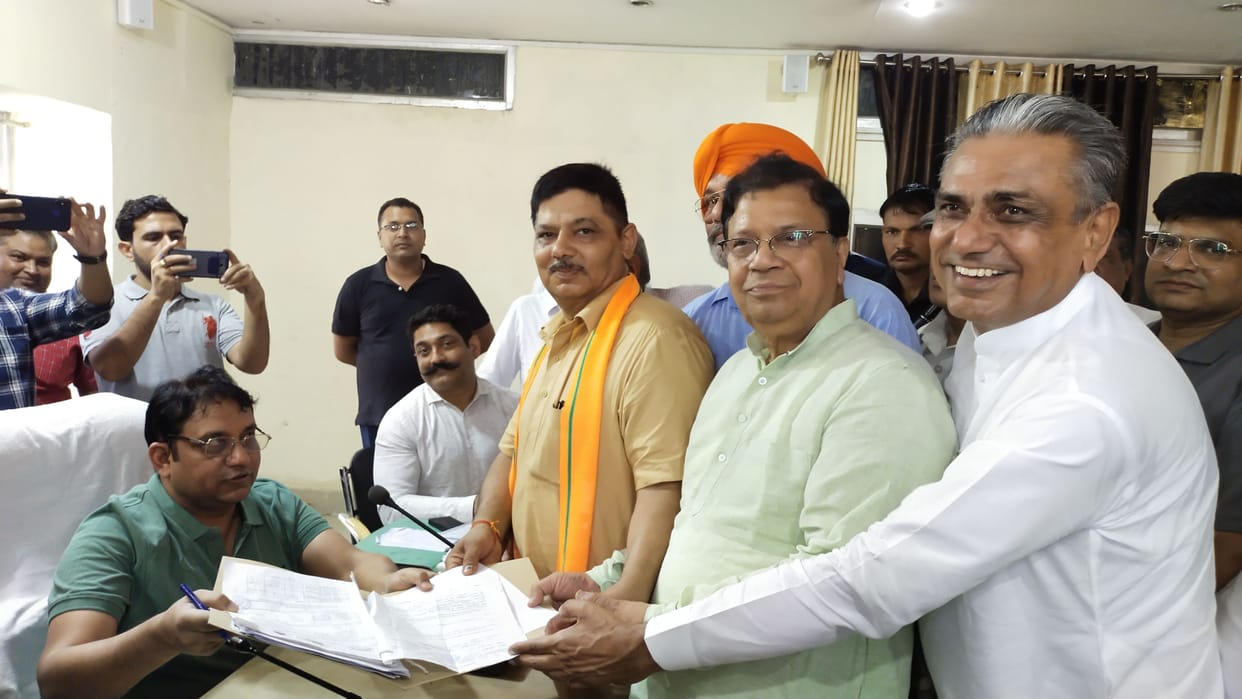 In Fatehabad's 27 wards, 132 candidates are in the fray for the post of councilor and 12 candidates for the post of chairman.