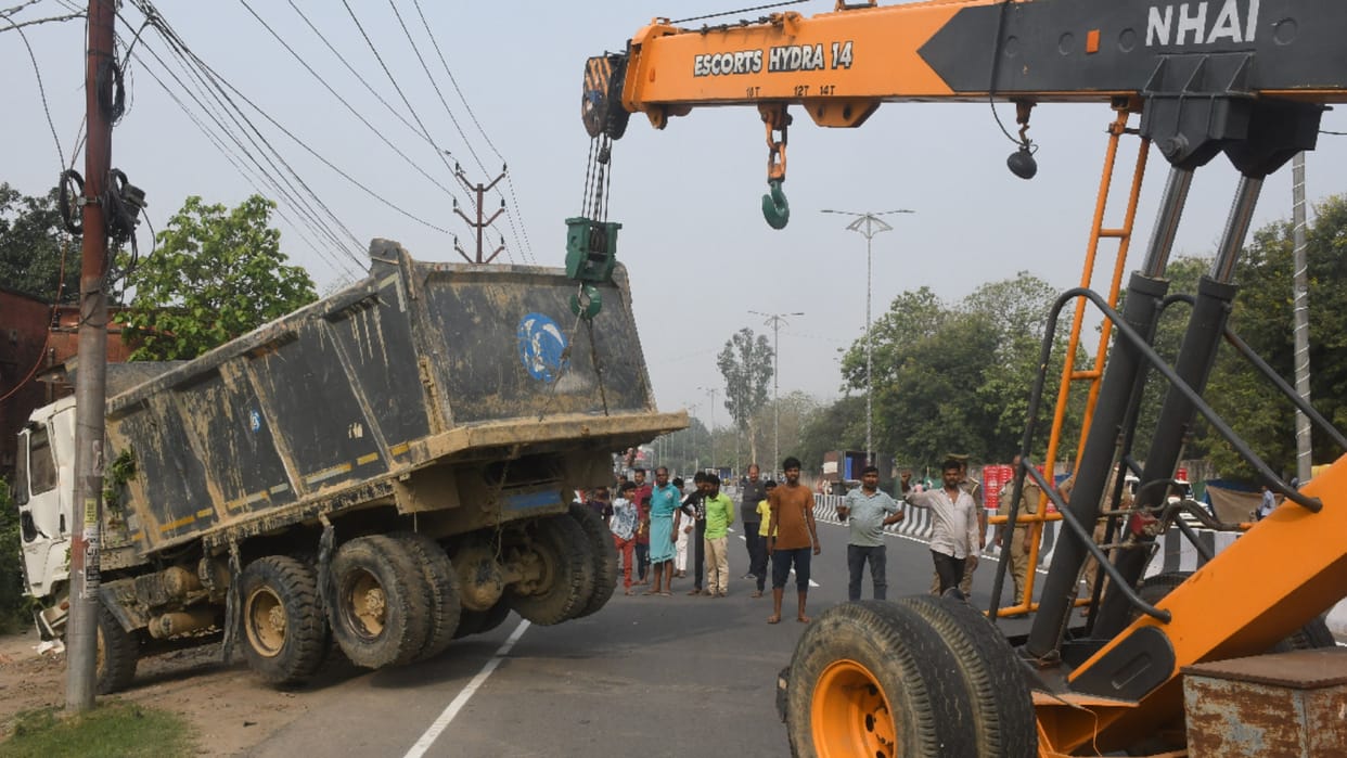 Illegal mining dumpers running freely on roads in gorakhpur