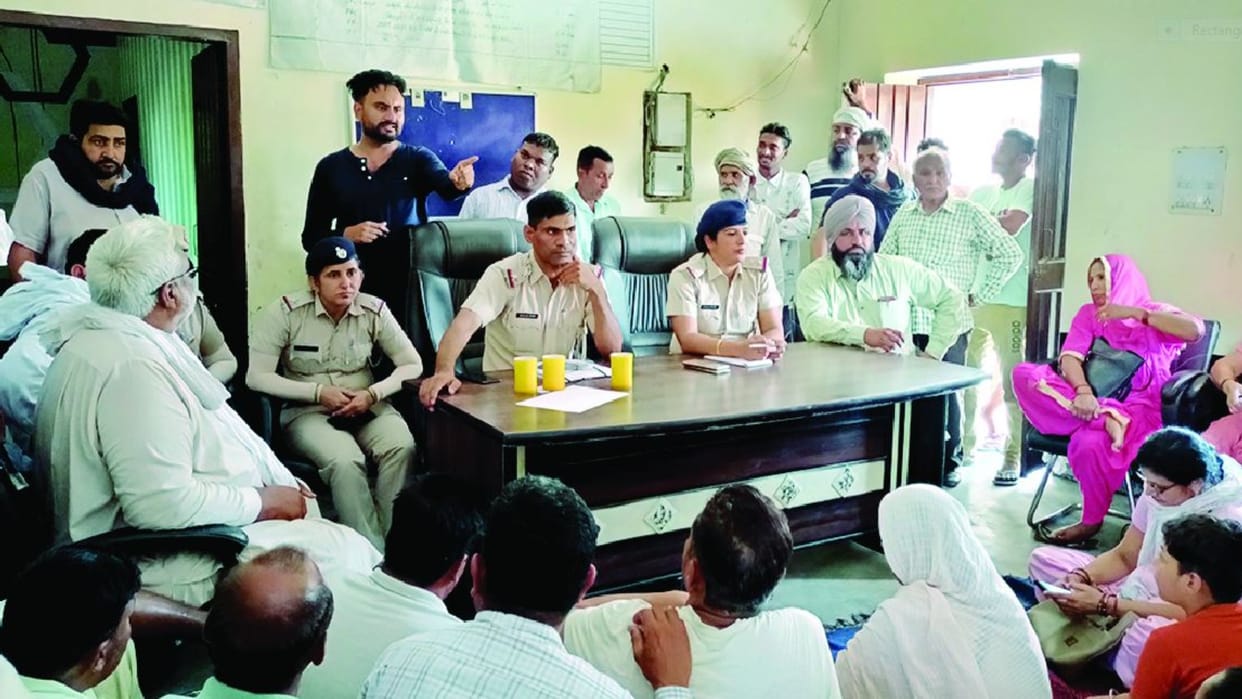 Police held a meeting with the villagers regarding intoxication In Shahpur Begu village of Sirsa