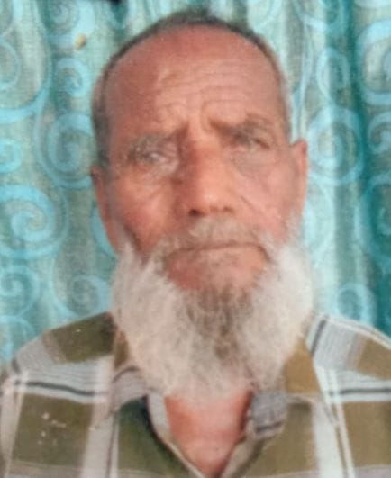 hardoi news,Truck tramples farmer, death