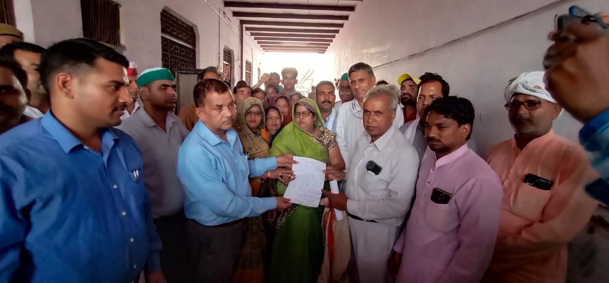 Hathras: MLAs sitting on dharna with people on discussion of demolishing temples