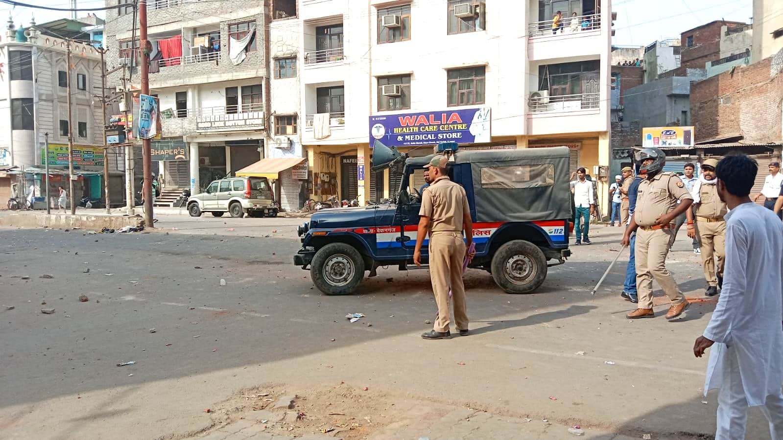 Kanpur Violence: BJP flag was torn outside the compound, the crowd had brought stones on the handcart, looted shops and beat people up