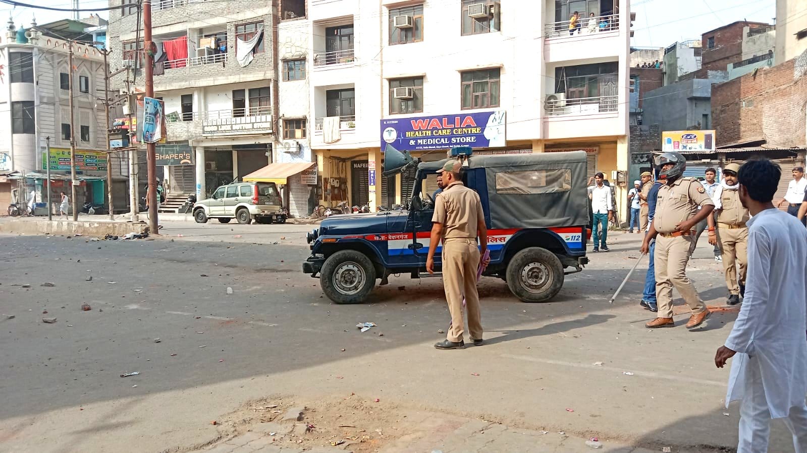 Kanpur Violence: BJP flag was torn outside the compound, the crowd had brought stones on the handcart, looted shops and beat people up