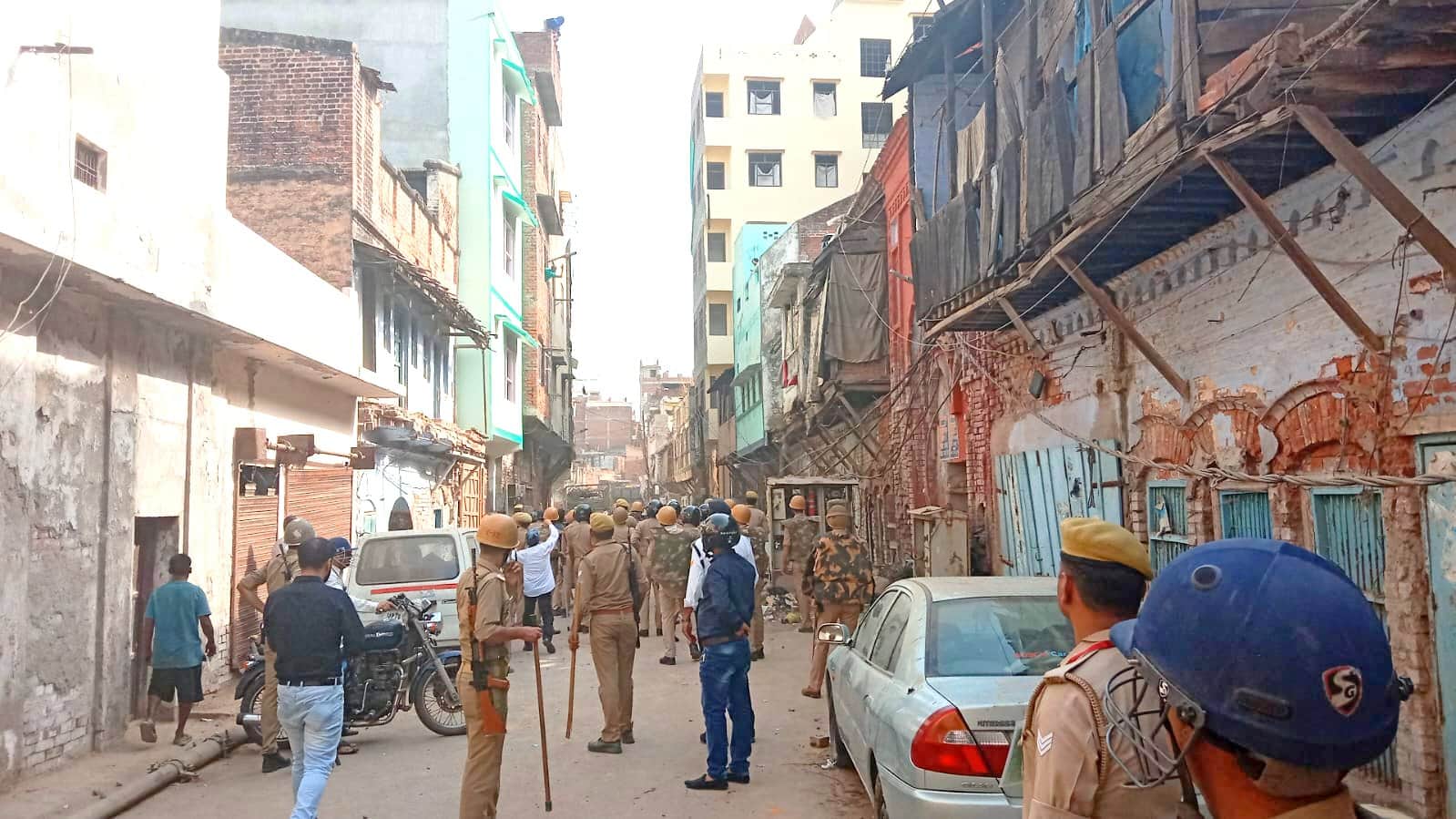 Kanpur Violence: BJP flag was torn outside the compound, the crowd had brought stones on the handcart, looted shops and beat people up