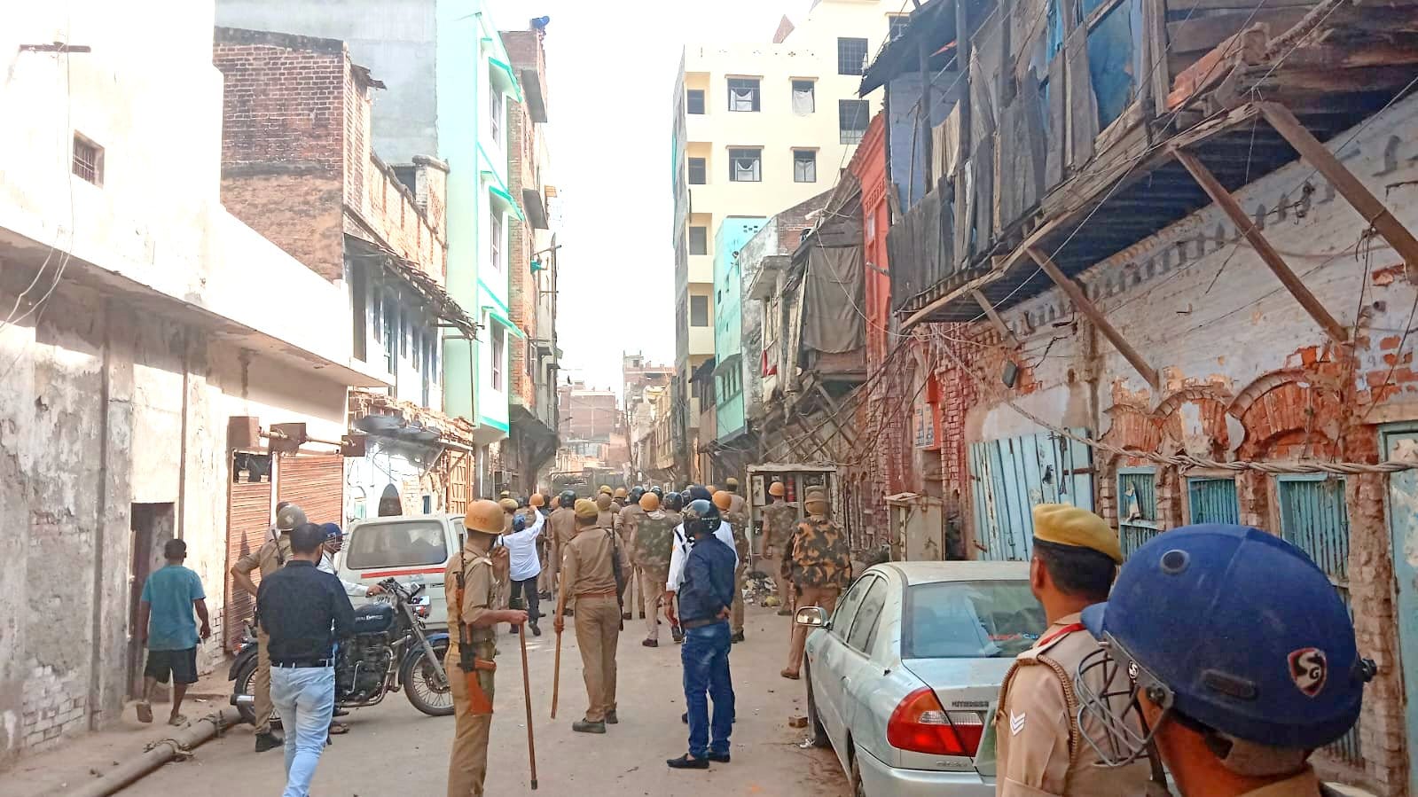 Kanpur Violence: BJP flag was torn outside the compound, the crowd had brought stones on the handcart, looted shops and beat people up
