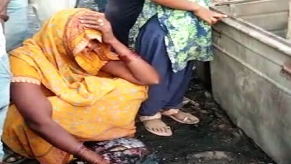 massive fire broke out and many houses burnt in the village Kasganj