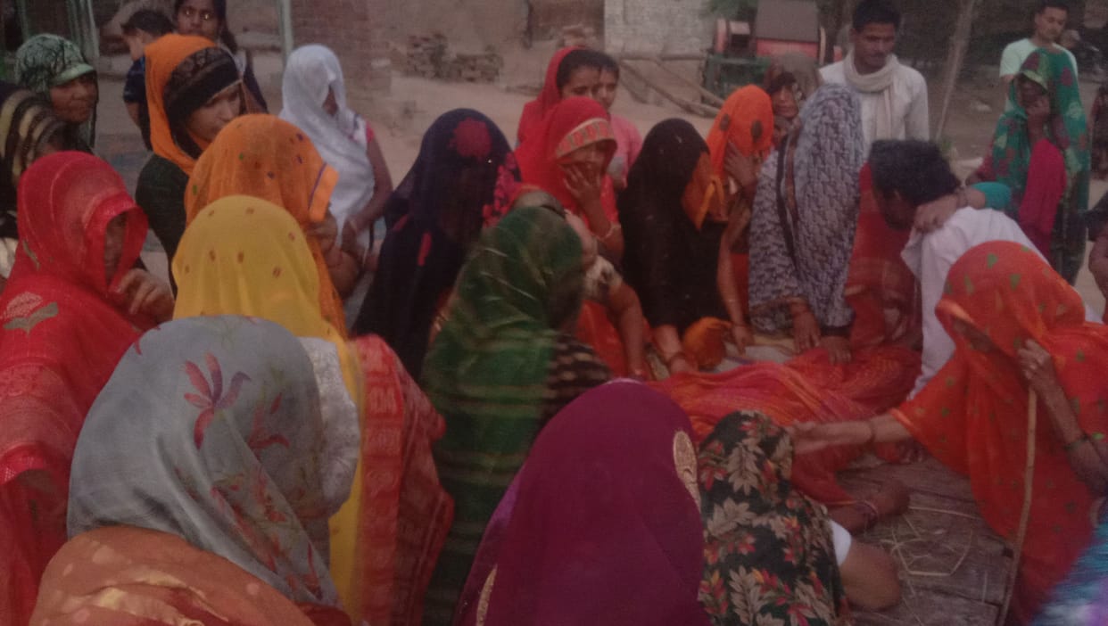 Kanpur dehat : The woman going to the President's village Paraunkh suddenly fell down, died