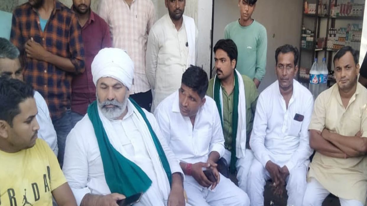 Muzaffarnagar Crime: Rakesh Tikait said that police have revealed of robbery in house of Farmer