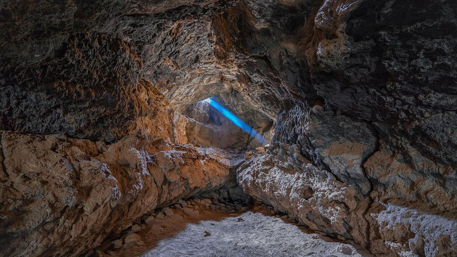 Archaeologist Found 34 Mysterious Caves Under 3000 Year Old Temple Know More News in Hindi