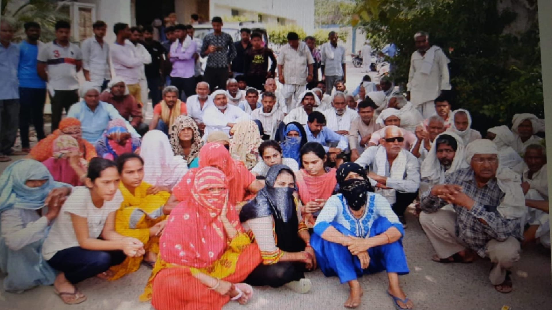 Meerut News: villagers have created ruckus at SSP office for Sonu murder case