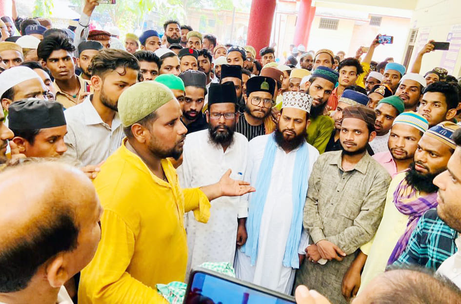 In Lakhimpur, Muslim community infuriated by remarks, took out procession