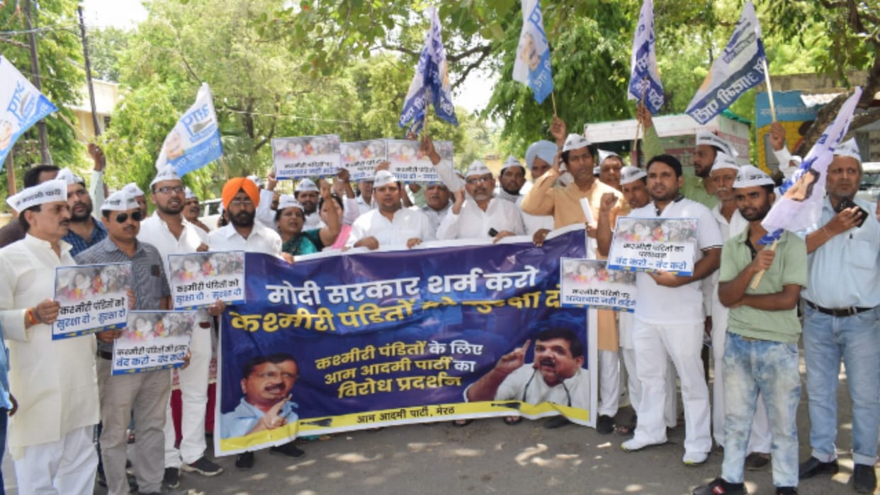 Meerut: AAP workers protested demanding protection of Kashmiri Pandits