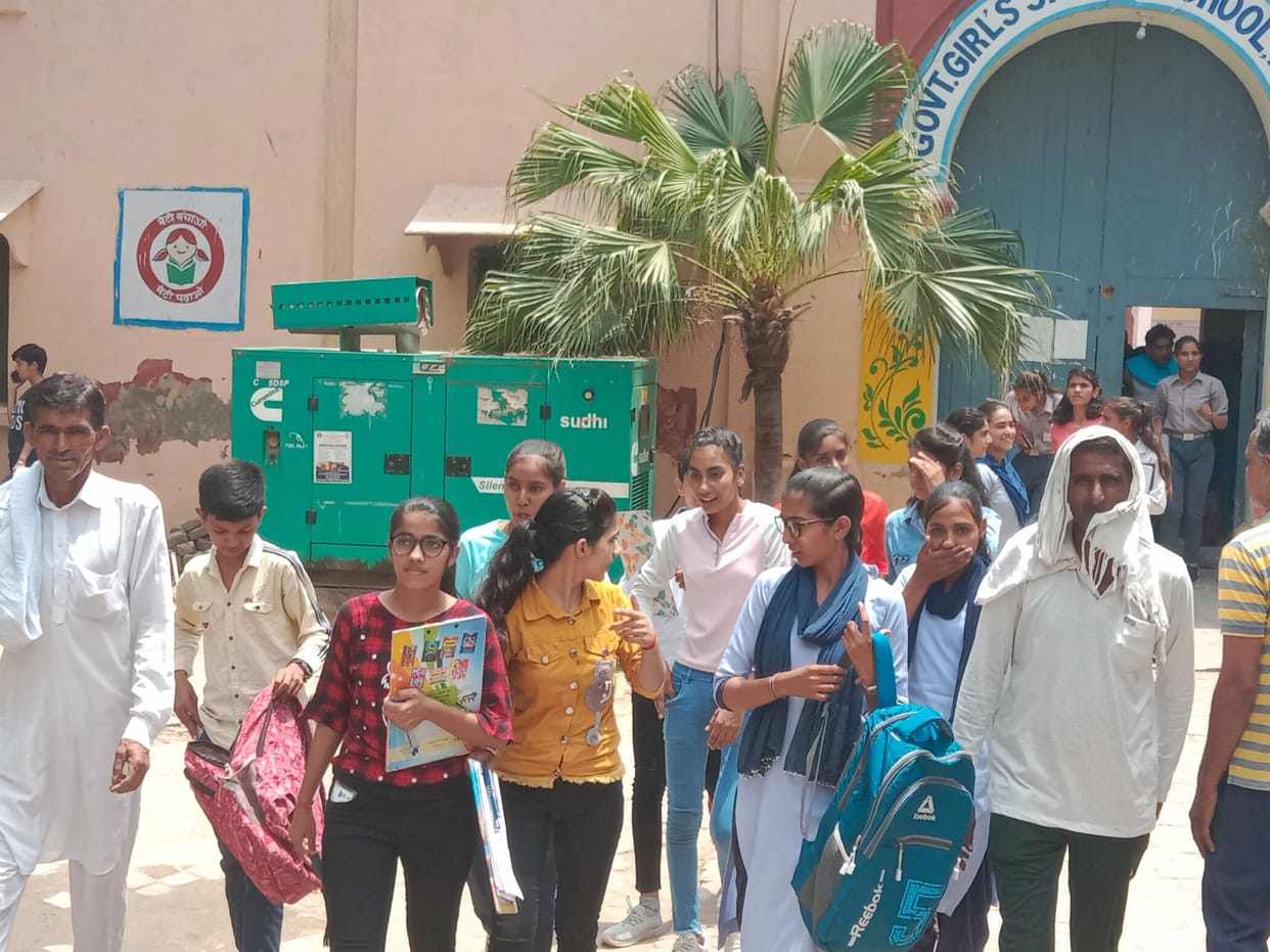 Super 100- Injured in an accident, Anil, a class 10 student under treatment in hospital, came to Hisar to take the examination in an ambulance