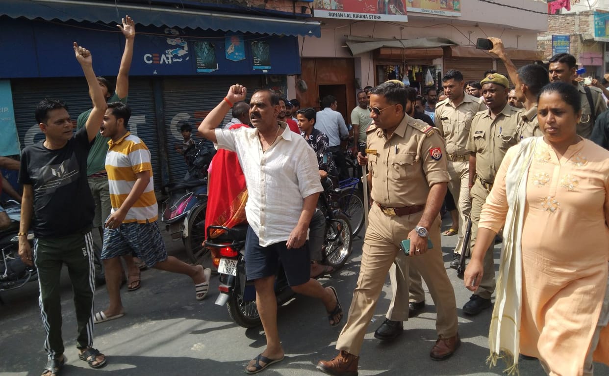 atikraman,nokjhok,hangaama,farrukhabad news,narebaji,vyapari