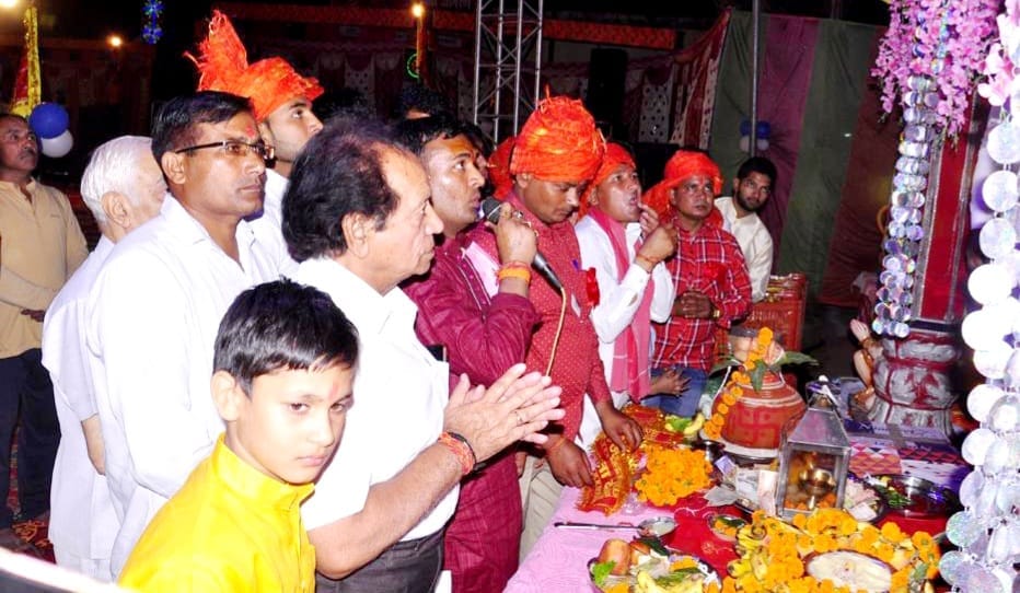 Bhajan singers kept devotees tied till late night