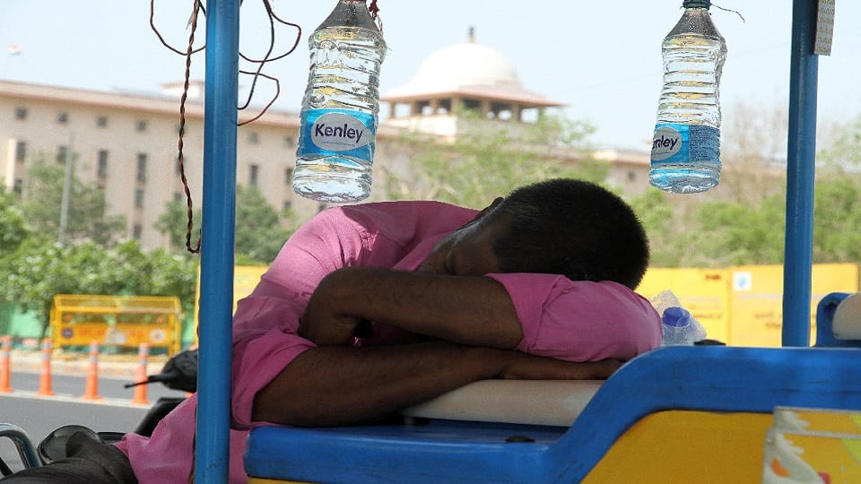 delhi weather saturday the hottest in five years in delhi yellow alert issued for Sunday