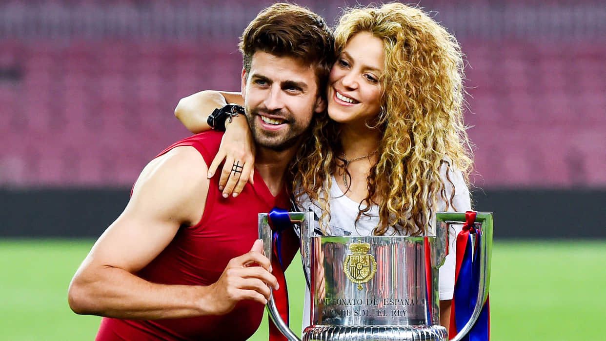 Love Story of Columbian pop singer Shakira and Spanish footballer Gerard pique separate after 12 years