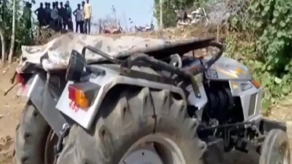 Madhya Pradesh: Five people killed, more than 20 injured after tractor-trolley overturned in Betul, went to pick up daughter for the first time from in-laws' house