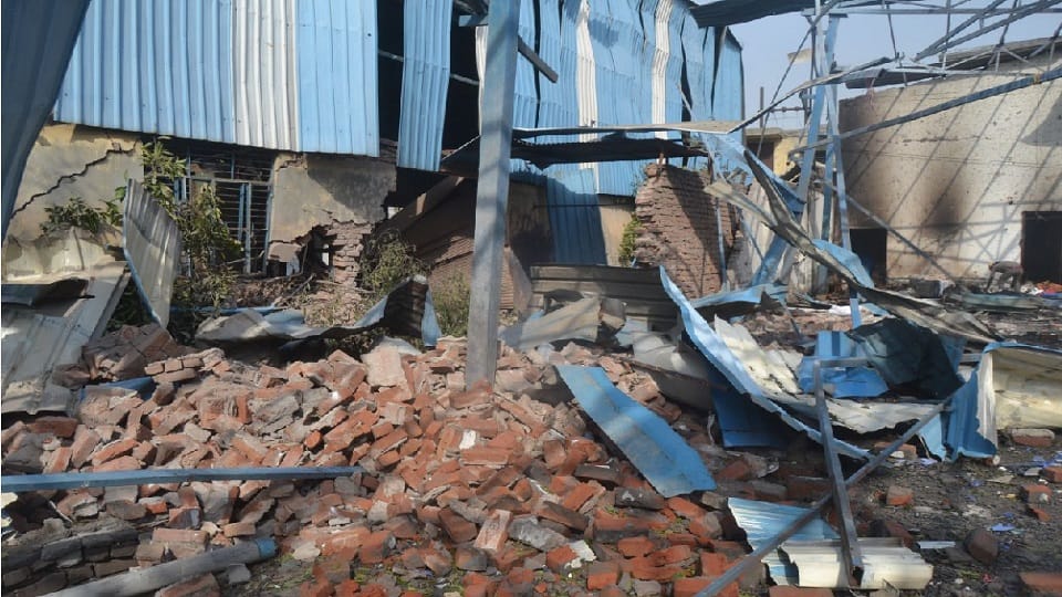 explosion in illegally firecracker factory at a distance of 250 meters from police post in dhaulana