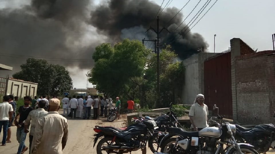 explosion in cracker factory in dhaulana hapur