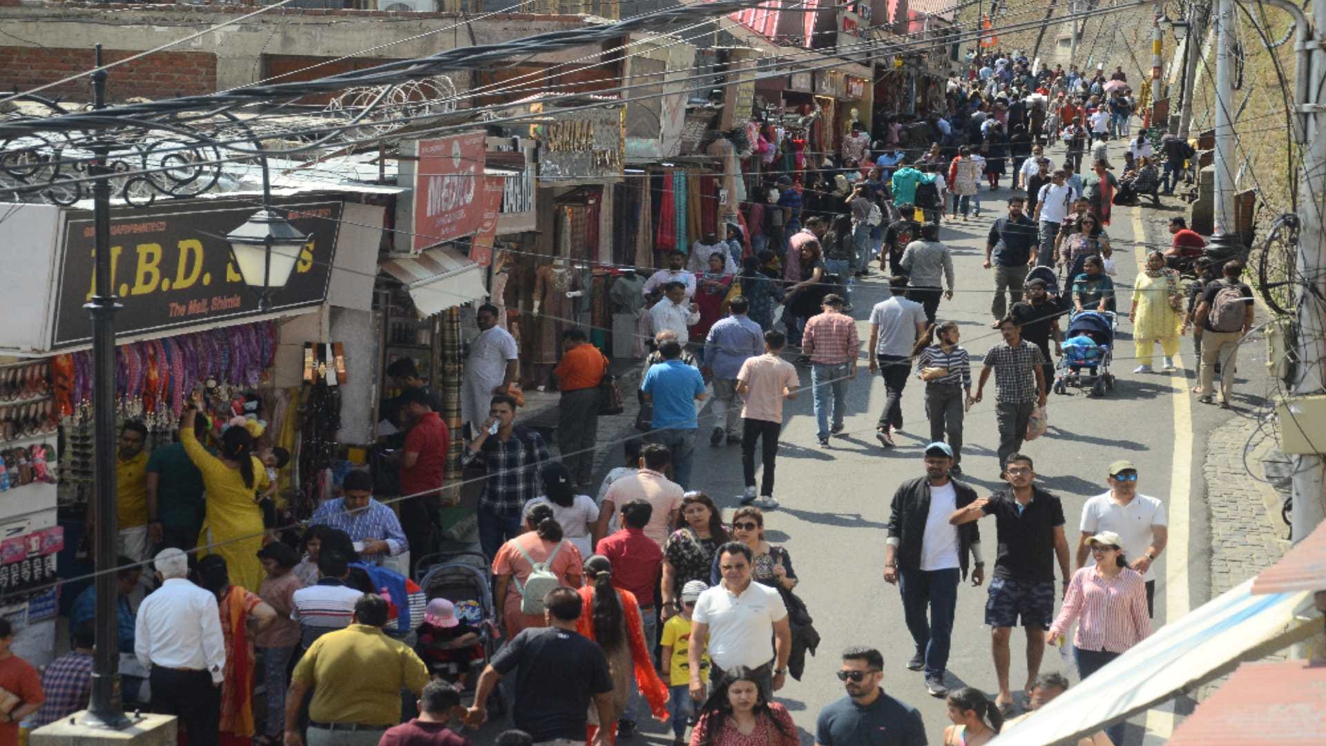 Tourists Shimla, Tourists Shimla today, shimla tourist news, tourist places himachal, hotel shimla, Tourists, shimla news