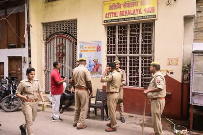 Gyanvapi masjid shivling worship Swami Avimukteshwaranand sitting on protest police tight security varanasi news in hindi