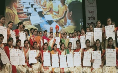 Kerala Governor Arif Mohammad Khan in varanasi said It is our mistake to consider women as weak she is example of power