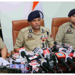 प्रैस वार्ता में एडीजीपी मुकेश सिंह