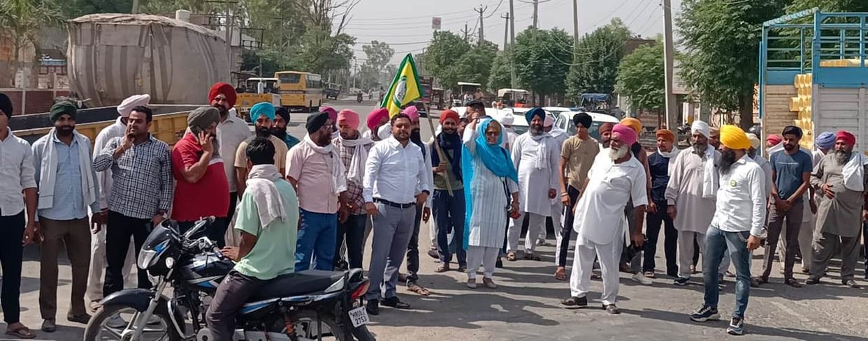 Angry villagers jammed Kaithal-Patiala road